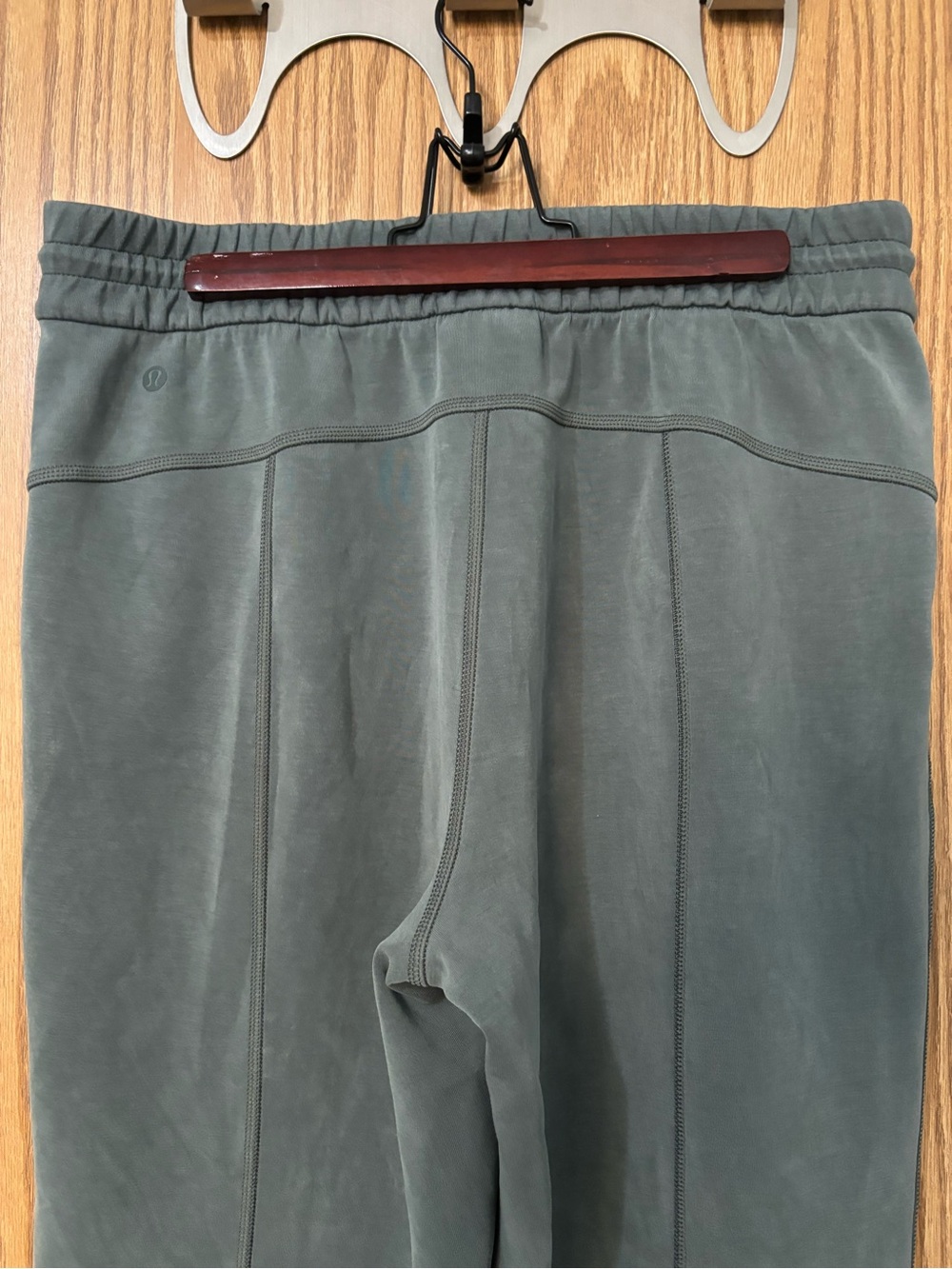 Lululemon Softstreme High-Rise Straight-Legged Cropped Pants - Picture 9 of 16
